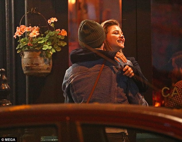 
Chloe cũng đã ra mắt gia đình bạn trai và được sự ủng hộ của David cũng như Victoria Beckham.
