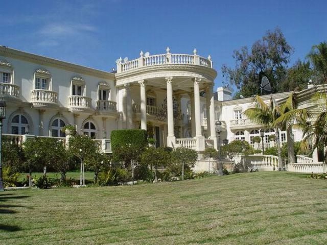 Chính biến ở Zimbabwe: Tiết lộ về đêm định mệnh của Tổng thống 93 tuổi - 1
Dinh thự Nhà Xanh nơi ông Mugabe bị quản thúc (Ảnh: Zimbabwe Today)
