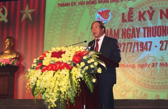 Dành hàng trăm tỉ đồng tri ân gia đình thương binh, liệt sĩ, người có công - 1 Ông Lê Văn Thanh, Bí thư Thành ủy đọc diễn văn tại Lễ kỷ niệm (ảnh Cổng TTĐT thành phố)
