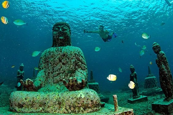 Những bí ẩn xung quanh ngôi đền tượng Phật nằm dưới đáy biển - 2 Lối kiến trúc và chất liệu đá ở đây có những nét tương đồng với ngôi đền Phật giáo những nét tương đồng với Borobudur nổi tiếng