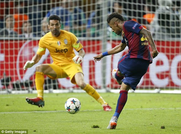 Buffon mơ về ngôi vô địch Champions League đầu tiên trong sự nghiệp - 1 Buffon chuẩn bị tái ngộ với Neymar trong trận tứ kết Champions League tối nay