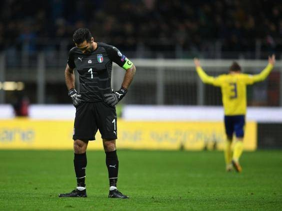 Buffon chia tay đội tuyển Italia: Giọt nước mắt đắng cay - 2 Buffon đã có cái kết buồn ở ĐTQG