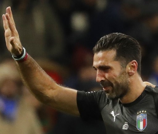 Buffon giã từ ĐTQG sau khi không thể tham dự World Cup