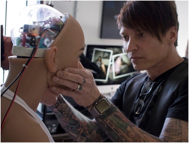 Giám đốc điều hành của hãng Abyss Creations, Matt McMullen, cho biết nền tảng của Harmony AI là không giới hạn