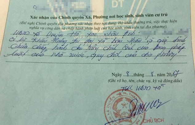 Lối tư duy hẹp hòi là khó chấp nhận! - 1
Bút phê của cán bộ xã ở Hà Nội vào sơ yếu lý lịch của một sinh viên nhập học. (Ảnh: tienphong.vn)