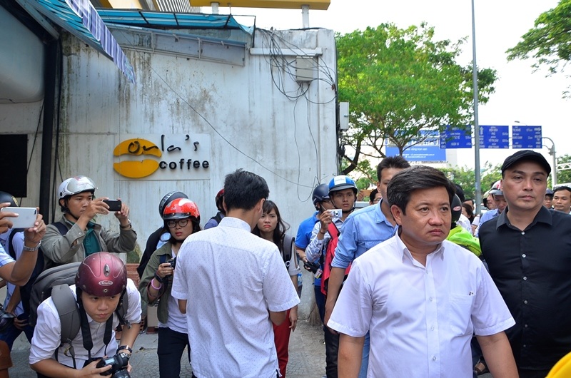 Ông Đoàn Ngọc Hải như cơn lốc “cuốn phăng” mọi vật cản trên vỉa hè! - 13 Ông Đoàn Ngọc Hải như cơn lốc “cuốn phăng” mọi vật cản trên vỉa hè! - 13