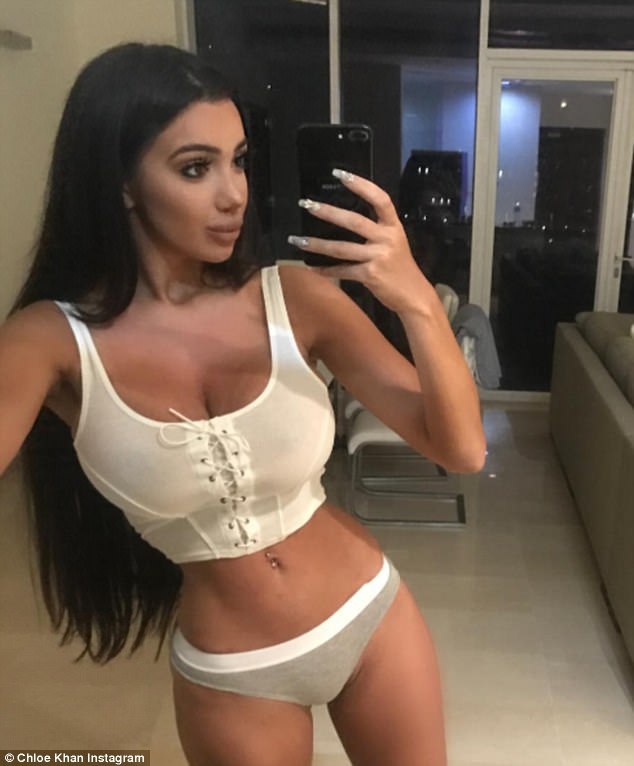 Người đẹp "dao kéo" liên tục khoe thân - 4
Cô thừa nhận đã bơm ngực, sửa mũi, hút mỡ, đại tu vòng ba...