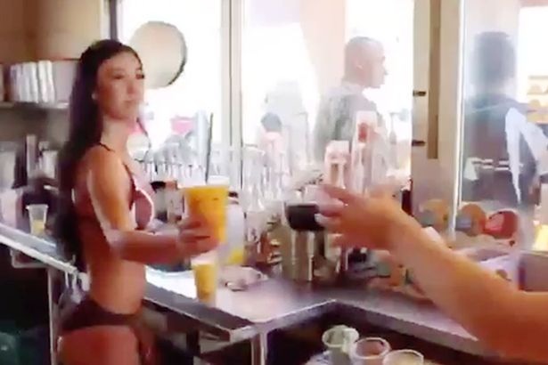 "Bỏng mắt" với "cà phê bikini" ở Mỹ - 5 "Bỏng mắt" với "cà phê bikini" ở Mỹ - 5