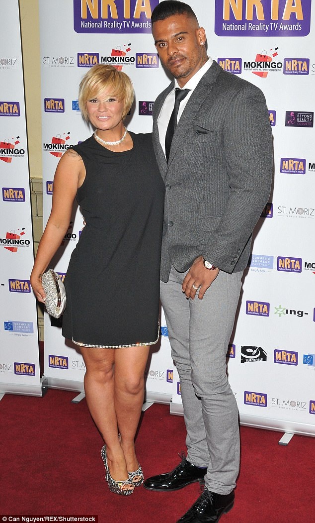 Kerry Katona bị chồng cũ tố nghiện rượu - 1
Kerry Katona tuyên bố các con ép cô chia tay chồng George Kay vì anh này thích kiểm soát vợ quá đà