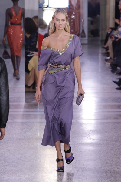 Thiên thần nội y Candice Swanepoel - "Gái một con trông mòn con mắt" - 6
Candice Swanepoel tái xuất trong show diễn của Bottega Veneta tại tuần lễ thời trang Milan hồi cuối tháng 9 vừa qua