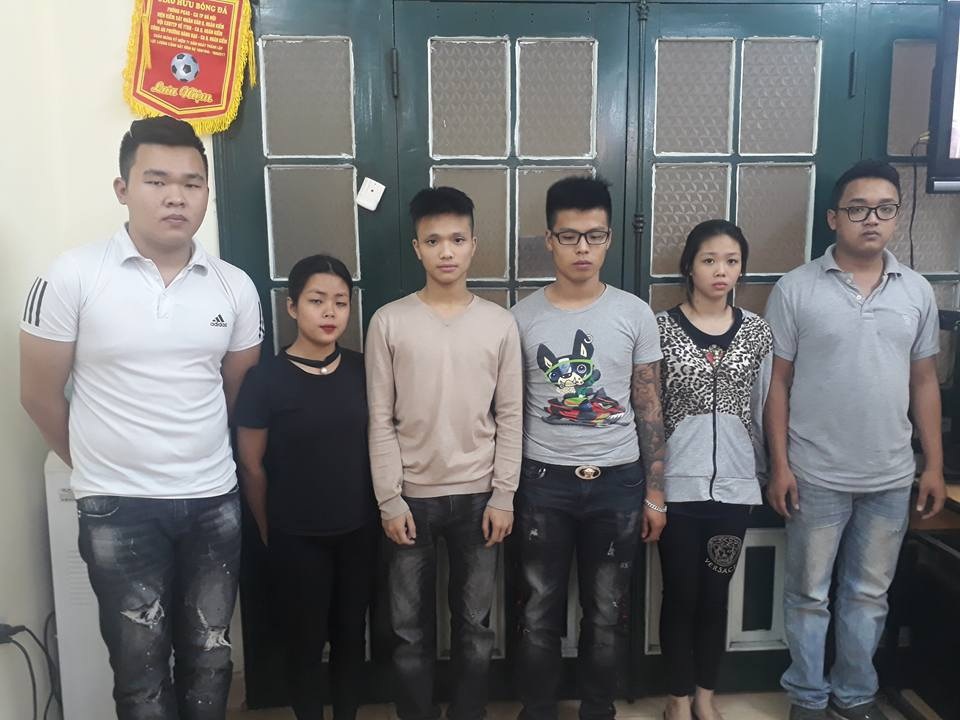 Khởi tố 7 thiếu niên "bay đêm", hú hét loạn phố Hà Nội - 1 Các đối tượng tại trụ sở công an (Ảnh: Công an cung cấp).