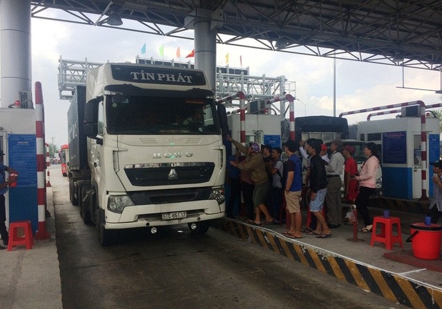 Từ vụ đánh tráo máy Nhật, ruột Trung Quốc đến nghi vấn xe Apec bán thanh lý - 2 Trạm thu phí BOT Cai Lậy lại nóng