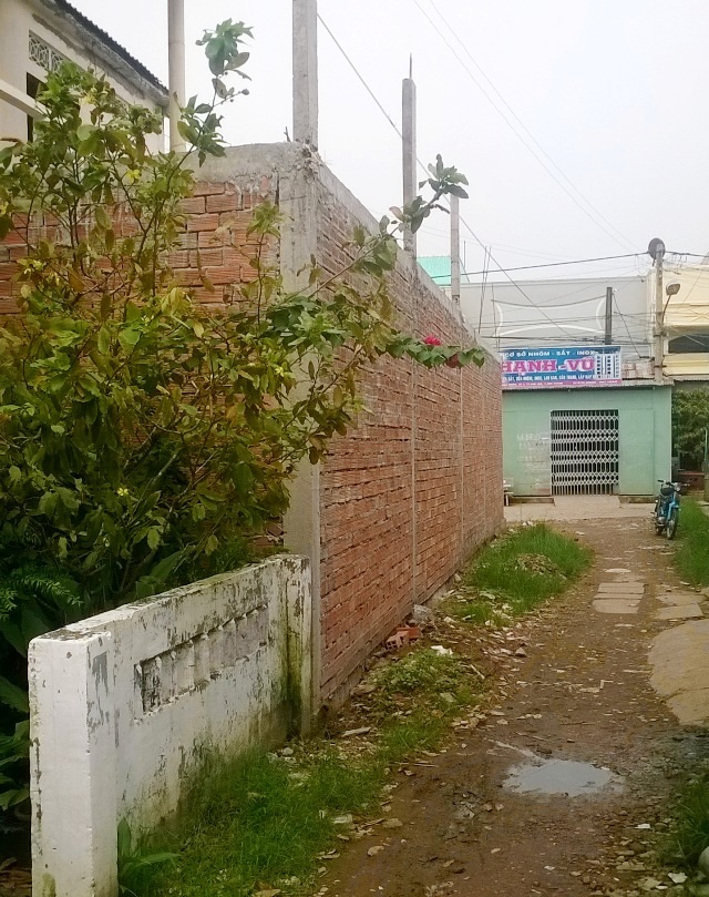 Việt kiều Mỹ bị "tố" xây dựng lấn vỉa hè: Chính quyền “nhắm mắt” cho làm thoải mái? - 1 Thời điểm đang xây dựng, phía ông Quách Kỳ Sơn cho rằng, đây chỉ là hàng rào.