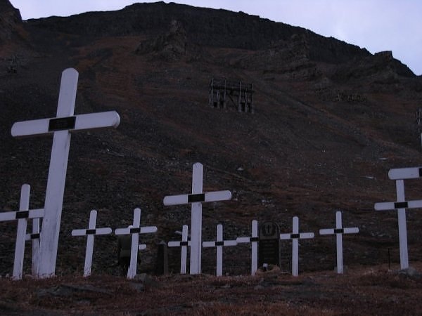 Thị trấn kỳ lạ nơi cái chết bị coi là... bất hợp pháp - 3 Nghĩa trang ở Longyearbyen là một trong những nơi trên thế giới không tiếp nhận thêm người chết