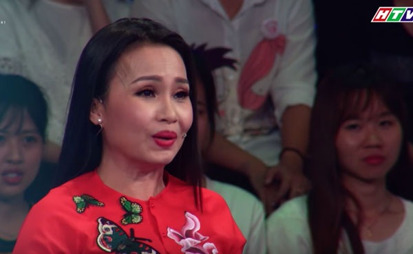 Cẩm Ly ứa nước mắt khi “hiện tượng dân ca nhí” hát về mẹ - 2 ....khiến Cẩm Ly nghẹn ngào không nói nên lời.