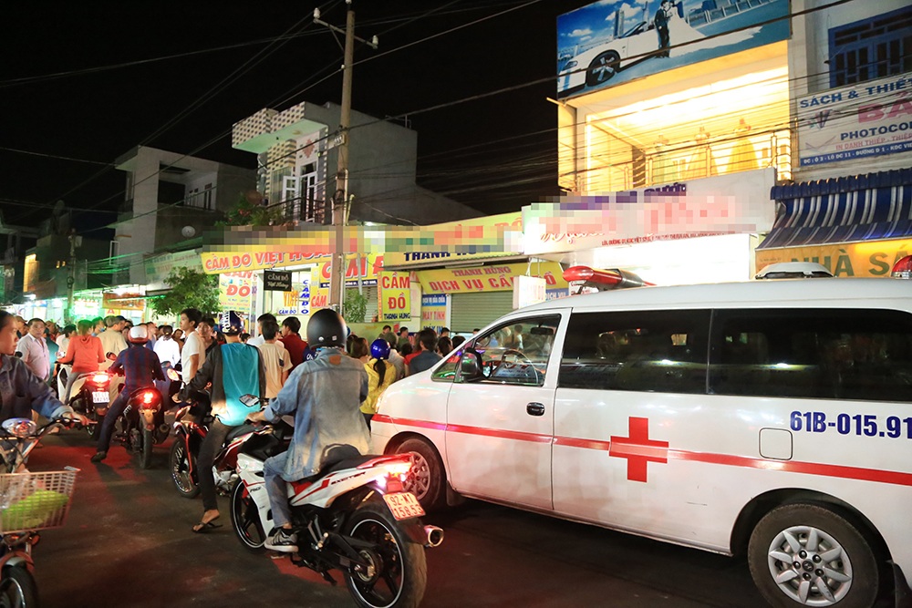 Một thanh niên chết trong tư thế treo cổ ở tiệm cầm đồ - 1 Một thanh niên chết trong tư thế treo cổ ở tiệm cầm đồ - 1
