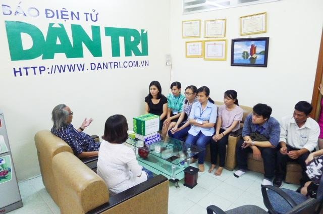 Bạn đọc Dân trí đã ủng hộ hơn 1,7 tỷ đồng giúp đỡ đồng bào miền núi bị lũ quét - 18
Cán bộ, nhân viên Bệnh viện Nhi Đồng Cần Thơ tham gia ủng hộ đồng bào lũ quét do báo Dân trí phát động tại Văn phòng Cần Thơ
