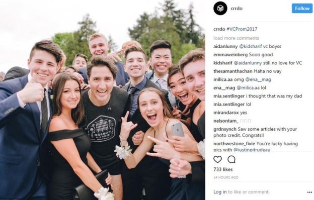 Thủ tướng Canada chạy bộ lọt vào ảnh dạ hội của sinh viên - 2 Thủ tướng Trudeau vui vẻ chụp ảnh cùng các sinh viên (Ảnh: Instagram)
