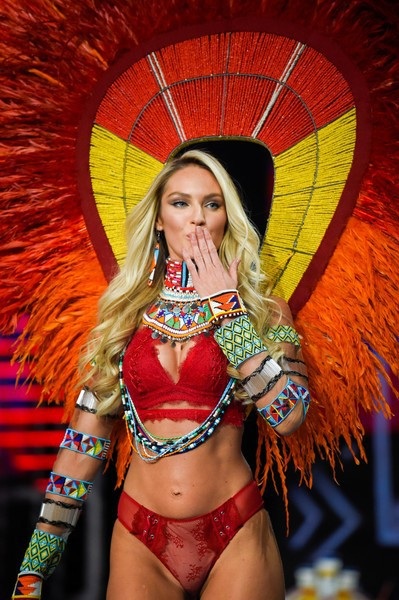 Candice Swanepoel lấy lại cơ bụng săn chắc sau 1 năm sinh con - 9
Người đẹp Nam Phi có tên trong danh sách những siêu mẫu thu nhập cao nhất thế giới