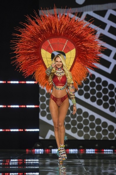 Candice Swanepoel lấy lại cơ bụng săn chắc sau 1 năm sinh con - 10 Candice Swanepoel lấy lại cơ bụng săn chắc sau 1 năm sinh con - 10