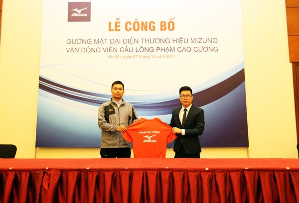 VĐV cầu lông Cao Cường tự tin sẽ vượt qua đàn anh Tiến Minh - 1
VĐV cầu lông Phạm Cao Cường chính thức là gương mặt đại diện thương hiệu Mizuno.