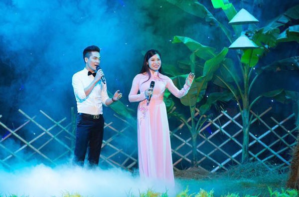 Quá khứ tủi cực của cặp đôi hát dân ca siêu ngọt - 1 Quá khứ tủi cực của cặp đôi hát dân ca siêu ngọt - 1