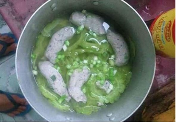 Cười nghiêng ngả với những món ăn "bá đạo" của nàng dâu ra mắt mẹ chồng - 5 Món thịt nhồi mướp đắng đường ai nấy đi của nàng dâu trẻ