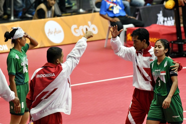 Những màn gian lận của chủ nhà Malaysia làm dậy sóng SEA Games 29 - 2 Đội cầu mây nữ Indonesia bỏ thi đấu vì bị trọng tài xử ép