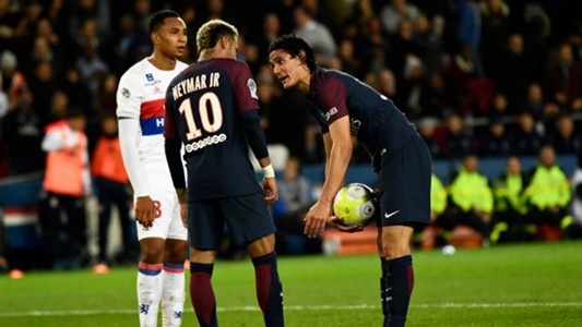 Neymar và Cavani tranh nhau đá penalty vì… tiền - 1 Cavani và Neymar đều muốn giành Vua phá lưới Ligue 1
