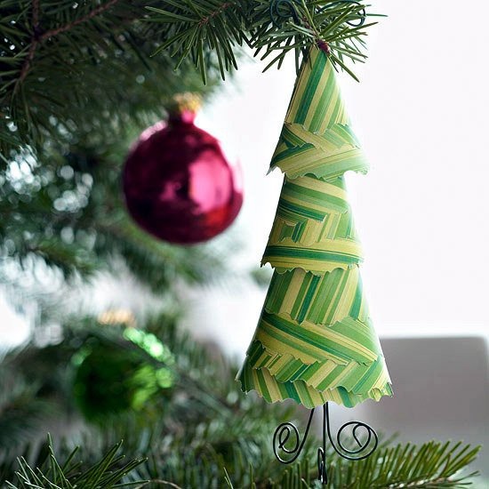 Học cách thiết kế đồ trang trí cho cây thông Noel nhà mình - 5 Bạn nghĩ sao về việc làm một món đồ trang trí cây thông cực đáng yêu mà mọi thứ ta cần chỉ là một tờ giấy.