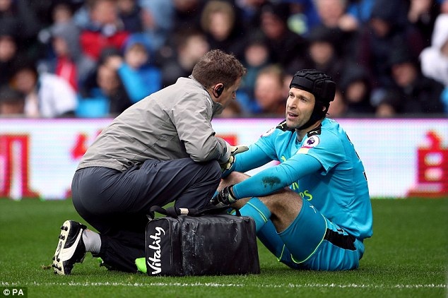 Petr Cech nghỉ thi đấu ít nhất 4 tuần
