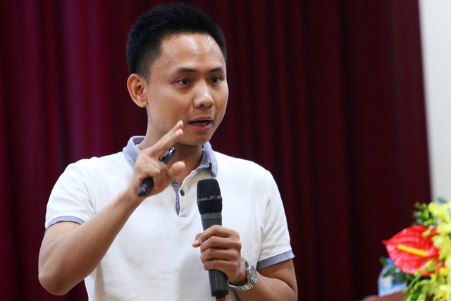 "Giải thưởng Nhân tài Đất Việt sẽ tạo ra cơ hội cho các Startup bứt phá" - 1 Trần Trọng Tuyến- CEO Bizweb tham gia giao lưu với độc giả báo điện tử Dân trí.
