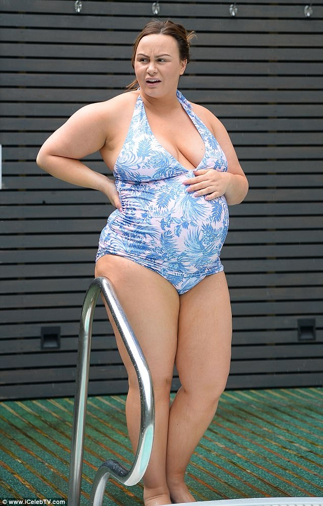 Bầu bí, người đẹp Anh được bạn trai cưng chiều hết mực - 3
Chanelle Hayes tăng cân nhiều trong những năm gần đây và vì thế, việc mang thai của cô cũng không đơn giản