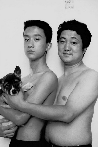 Bức ảnh chụp năm 2000 với sự tham gia của một “người bạn bốn chân”