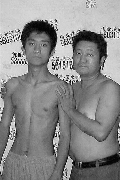 Năm 2003, con trai Tian Li đã chính thức cao hơn người cha của mình