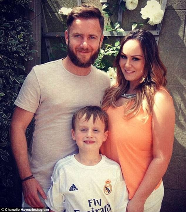 Người mẫu ngoại cỡ mang thai đứa con thứ 2 - 7
Chanelle Hayes chia sẻ, bạn trai 1 năm rất yêu thương con trai riêng của cô