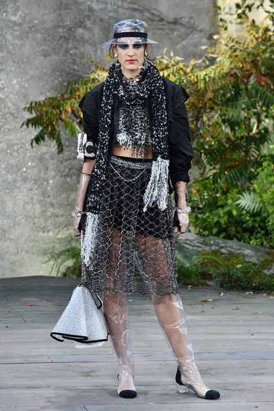 
Ngoài ra nhiều thiết kế có tính ứng dụng không cao
