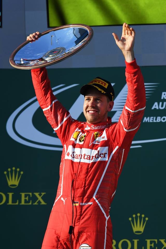 Vettel có chiến thắng thuyết phục trước Hamilton - 15 Vettel có chiến thắng thuyết phục trước Hamilton - 15