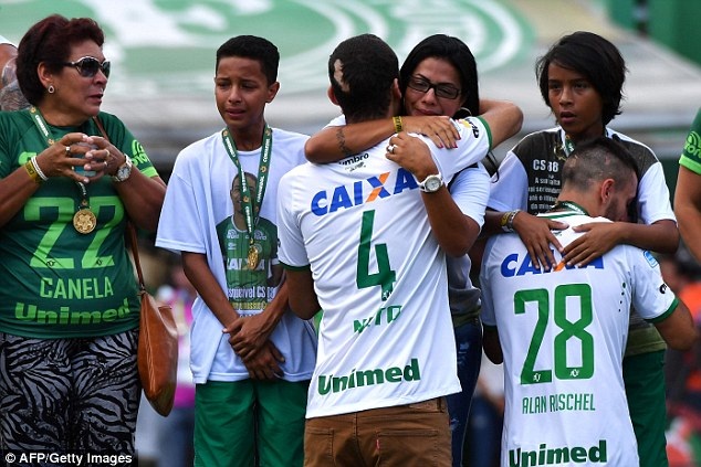 Đẫm nước mắt ngày CLB xấu số Chapecoense tái xuất - 5 Đẫm nước mắt ngày CLB xấu số Chapecoense tái xuất - 5
