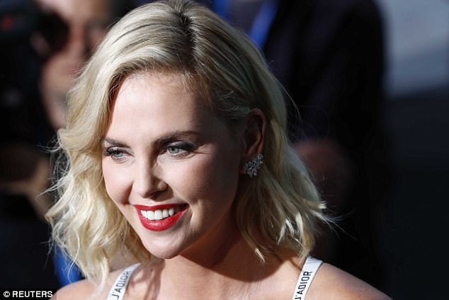 41 tuổi, Charlize Theron vẫn trẻ đẹp không "tì vết" - 18 41 tuổi, Charlize Theron vẫn trẻ đẹp không "tì vết" - 18
