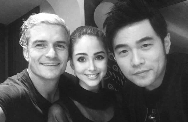 
Châu Kiệt Luân còn khoe ảnh anh chụp chung với vợ và ngôi sao Hollywood - Orlando Bloom vào cuối năm ngoái.
