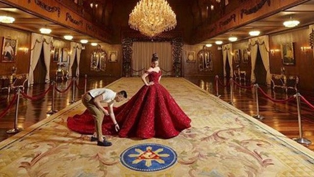 
Isabelle Duterte đã thuê các chuyên gia trang điểm, thời trang hàng đầu để thực hiện bộ ảnh bên trong cung điện. (Ảnh: Manila Today)

