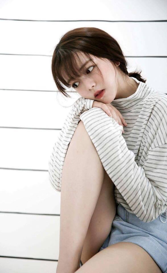 Nữ sinh Sài Gòn sở hữu vẻ đẹp lạ như hot girl Thái Lan, Hàn Quốc - 2 Châu Thư có gương mặt cuốn hút tự nhiên. Trong đó nhiều nét khá giống các hot girl châu Á hiện nay: mắt to tròn, mũi cao, da trắng.