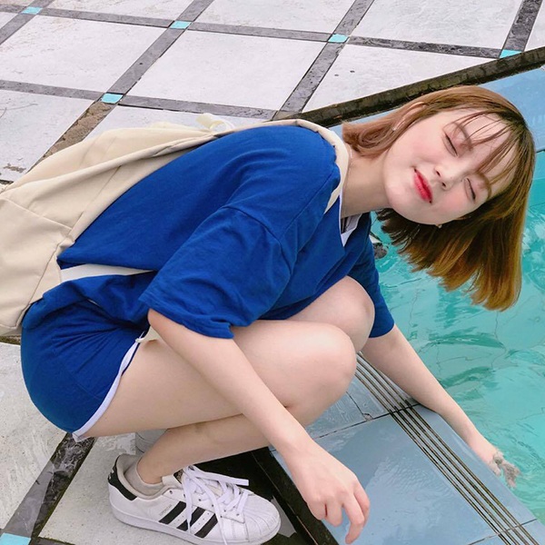 Nữ sinh Sài Gòn sở hữu vẻ đẹp lạ như hot girl Thái Lan, Hàn Quốc - 7 Sở thích lớn nhất của Thư là... ăn. Cô tiết lộ: “Mẹ em thường bảo “Sao lúc nào nhìn qua cũng thấy con đang ăn?” (cười). Lúc có thời gian rảnh em thường đi ăn cùng với bạn bè hay với gia đình.