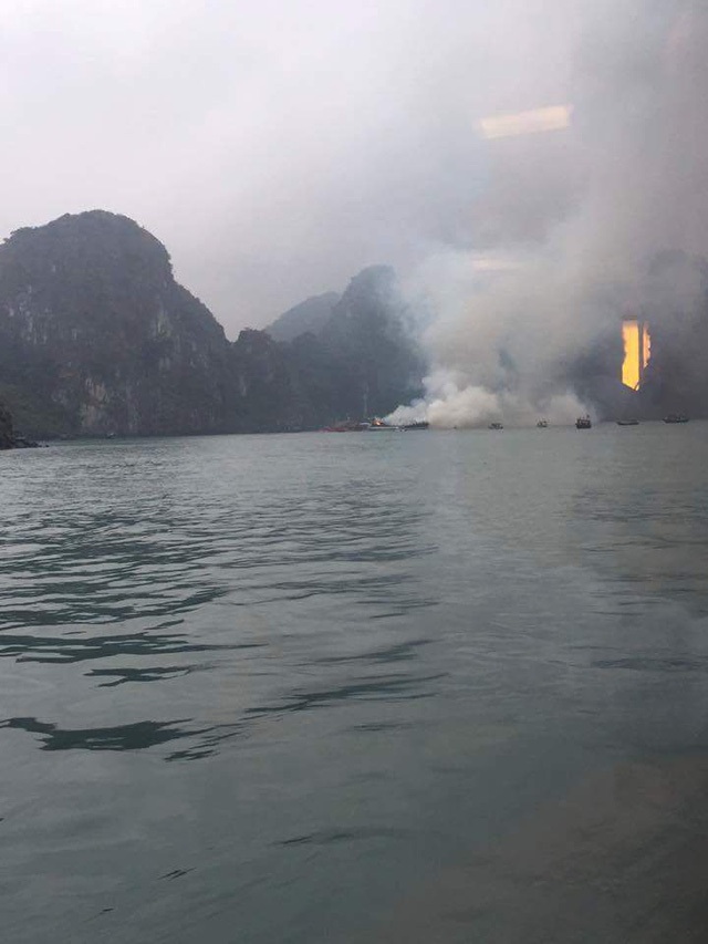 "Phát hoảng" vì tàu du lịch liên tục cháy trên Vịnh Hạ Long - 1
Chỉ hơn một tháng đã có 2 vụ cháy tàu xảy ra trên Vịnh Hạ Long (ảnh minh họa)