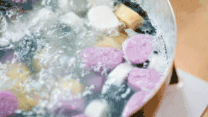 Thử ngay công thức nấu chè khoai dẻo ngọt bùi ngon hết nấc - 9