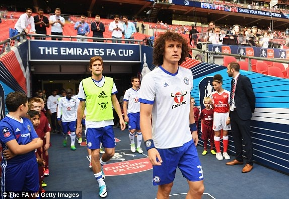 Vượt qua Chelsea, Arsenal giành cúp FA - 7
Các cầu thủ Chelsea tiến vào Emirates để khởi động