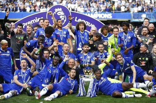 Màn nhận cúp vô địch Premier League rực rỡ của Chelsea - 4
Niềm vui của các cầu thủ Chelsea sau khi nhận cúp vô địch