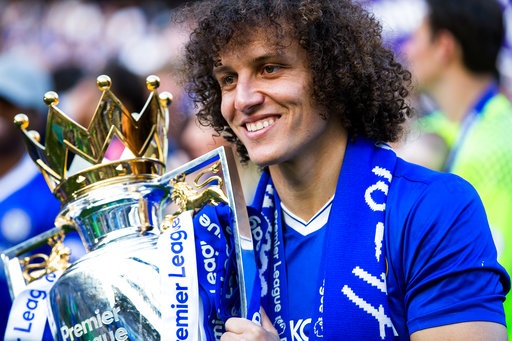 Màn nhận cúp vô địch Premier League rực rỡ của Chelsea - 10
Luiz trở lại Chelsea và ngay lập tức giành chức vô địch cùng đội bóng này, danh hiệu anh không thể có được trong quãng thời gian gắn bó với Chelsea trước đây.