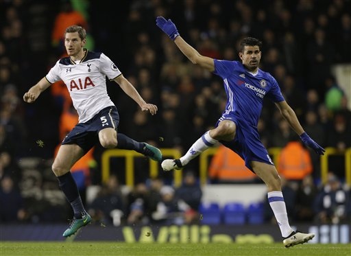 Chelsea - Tottenham: Chung kết sớm của mùa giải - 2
Vertongen (trái) tranh bóng với Costa (phải) trong trận đấu lượt về của hai đội tại Premier League vào đầu tháng 1 vừa qua